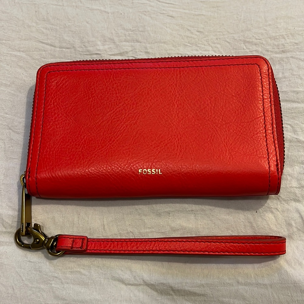 NWOT Fossil Wristlet Wallet - cherry red